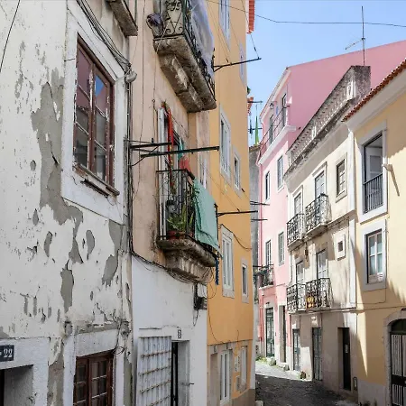 Alfama Street View * Lissabon