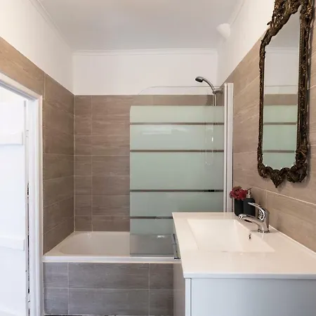 Alfama Street View Lisbona