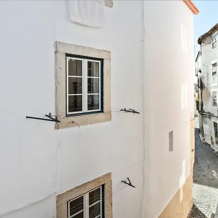 Alfama Street View Lizbona