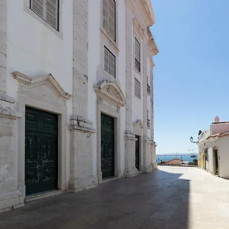 Alfama Street View Lizbona