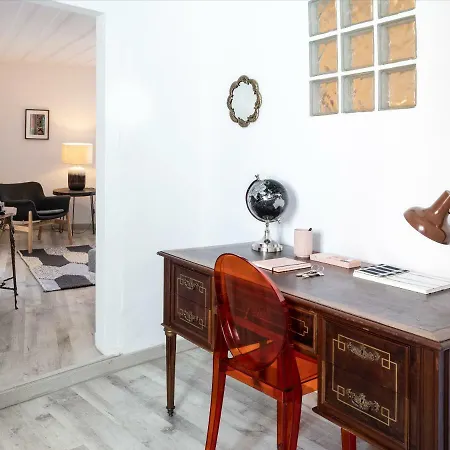Alfama Street View דירה
