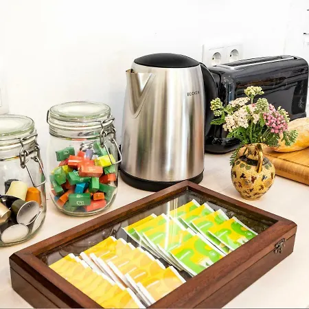 Alfama Street View Лиссабон